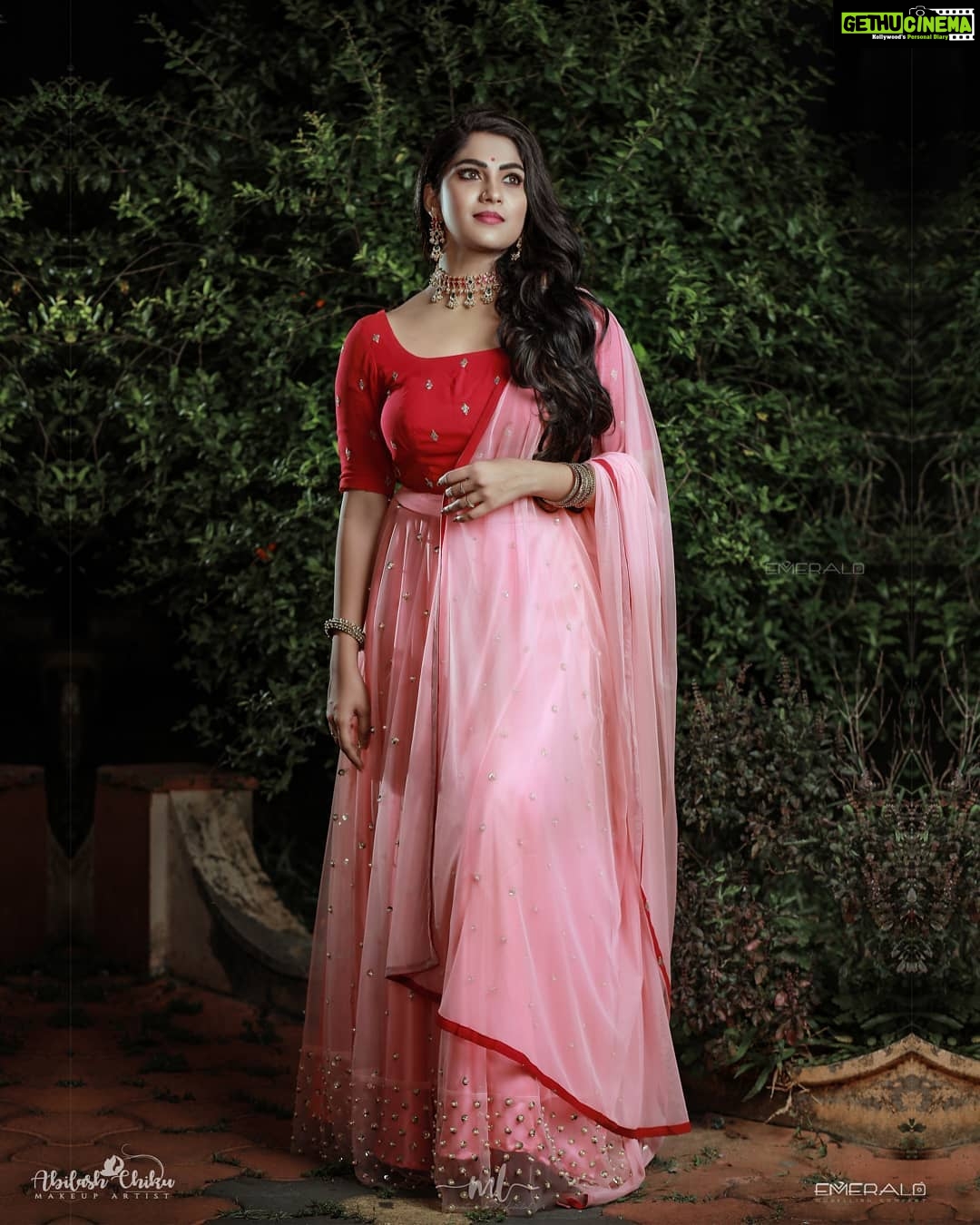 Swasika Instagram - The moving moon went up the sky, and nowhere did abide. Softly she was going up, and a star or two beside. Makeup : @abilashchicku Jewellery: @wooglitters Costume : @thanuzbridalboutique Stylist: @shinu_ushas Photography: @midhinlal Thank u @dartistry.in #swasika #swasikavijay #swasikavj #swasikaproductions #swasikavlogs