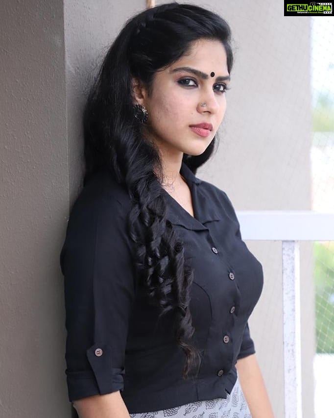 Swasika Instagram - “Let the beauty of what you love be what you do.” – Rumi #swasika #swasikavj #swasikavijay #swasikaproductions #swasikablogs #swasikavlogs #swasikactress #blackandwhite #malayalamactress #malayalammovie #movieactress #malayalamcinema