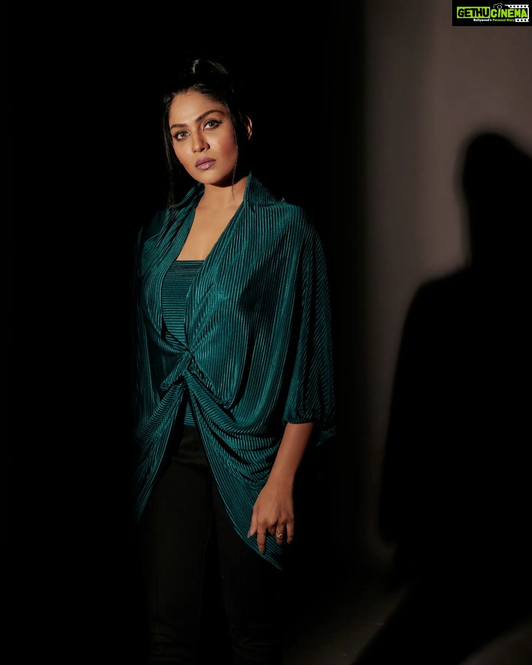 Swasika Instagram - Let's Begin the Game ! #chathuram_square MUA : @vikas.vks.makeupartist Photography : @its_gireesh Production: @maxxocreative Styling : @sanliya_sabu Studio : @studio_maxxo Photography Assistants : @vishnu__photography___ @rizwanmechoth Makeup assistant @nikhil_vks Spl thanks to : @huwais.majeed #chathuram_square #photoshoot #swasikavj #chathurampromotions