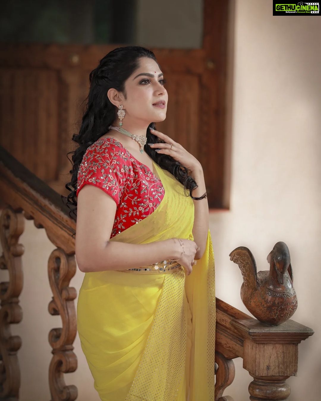Swasika Instagram - When the wind played along with the drape and poses. Mua : @rosepetalsbridalmakeup Stylist : @rashmimuraleedharan Photographer @reshma_photography Saree : @ladies_planet_ Jewellery: @ladies_planet_rental_jewellery #swasika #swasikavj #yellowdrape #yellowlove #drapelove #sareelove #amritatv #redcarpet
