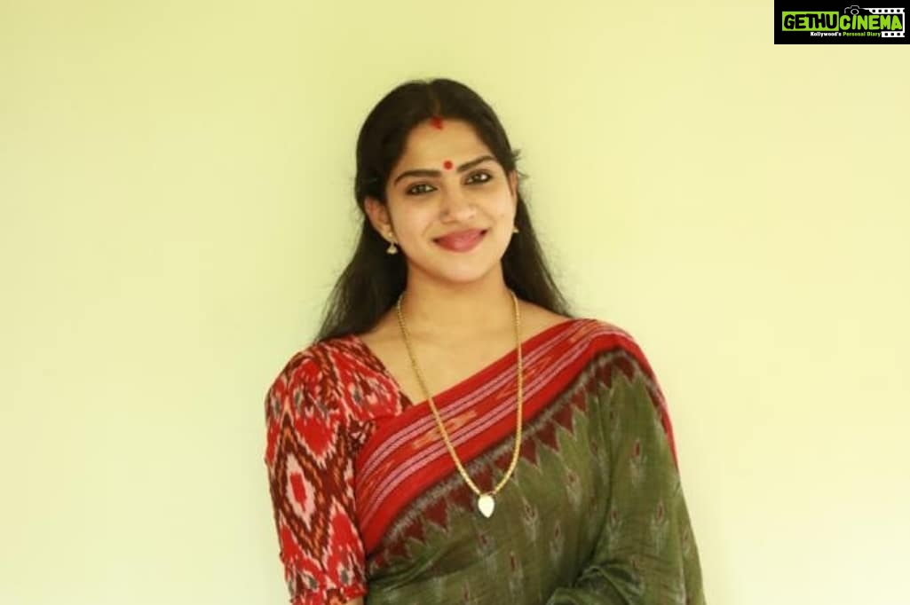 Swasika Instagram - The Vidhya Mode ! Some stills from the shoot of Thudarum 2. Happy to get so many positive reviews from everyone. If you haven't watched it yet , do watch it soon and let me know the feed back. @ram.mohan_ @bilahari_experiments #swasikavj #swasika #swasikaactress #thudarum2
