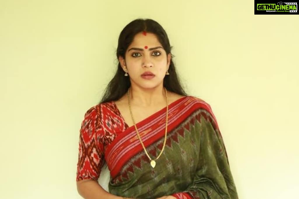 Swasika Instagram - The Vidhya Mode ! Some stills from the shoot of Thudarum 2. Happy to get so many positive reviews from everyone. If you haven't watched it yet , do watch it soon and let me know the feed back. @ram.mohan_ @bilahari_experiments #swasikavj #swasika #swasikaactress #thudarum2