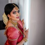 Swasika Instagram - Blings , Bliss and the Bridal Look ! A bridal makeover shoot for @divzz_makeup_studio #swasikavj #swasika #swasikvlogs #bridallook #bridesofkerala #bridesofindia