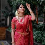 Swasika Instagram - Blings , Bliss and the Bridal Look ! A bridal makeover shoot for @divzz_makeup_studio #swasikavj #swasika #swasikvlogs #bridallook #bridesofkerala #bridesofindia