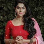 Swasika Instagram - The moving moon went up the sky, and nowhere did abide. Softly she was going up, and a star or two beside.  Makeup : @abilashchicku Jewellery: @wooglitters Costume : @thanuzbridalboutique Stylist: @shinu_ushas Photography: @midhinlal Thank u @dartistry.in #swasika #swasikavijay #swasikavj #swasikaproductions #swasikavlogs