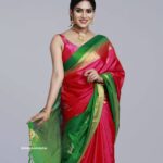 Swasika Instagram - Draped in the pure six yards of elegance from @swayamvarasilksindia . Photography: @sachinmohandasphotography MUA @mukeshmuralimukesh #swasikavj #swasikavijayactress #swasika #swasikavlogs #swasikaproductions #greenandpinksaree