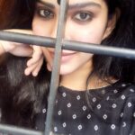 Swasika Instagram - "Be thou the rainbow in the storms of life. The evening beam that smiles the clouds away, and tints tomorrow with prophetic ray."- Lord Byron Some Random Clicks from Home 😄 #swasikavj #swasika #swasikactress #swasikavlogs #swasikavijay
