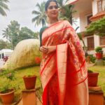 Swasika Instagram - When you are wearing a saree , it is all about how much you adore yourself , more than the drape . Styling: @rashmimuraleedharan HMuA : @rosepetalsbridalmakeup Saree: @the_drape_studio Blouse: @zoul_designz Earring: @ladies_planet_rental_jewellery #swasikavj #swasika #malayalamactress #redcarpet #drapeday