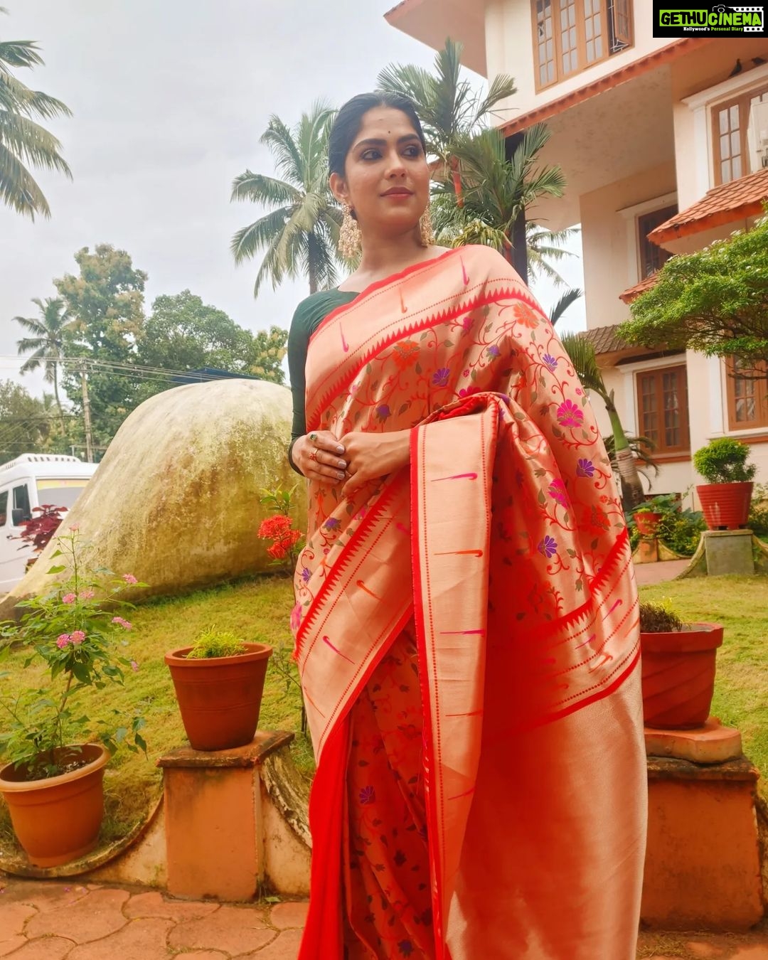 Swasika Instagram - When you are wearing a saree , it is all about how much you adore yourself , more than the drape . Styling: @rashmimuraleedharan HMuA : @rosepetalsbridalmakeup Saree: @the_drape_studio Blouse: @zoul_designz Earring: @ladies_planet_rental_jewellery #swasikavj #swasika #malayalamactress #redcarpet #drapeday