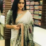 Swasika Instagram - Artistic , Modern , Ethinic or Fusion . Doesn't matter what your choice is , the elegance of saree never goes out if style . Wearing : @swayamvarasilksindia #swasika #swasikavj #swasikavlogs #swasikavijay #swasikaactress #malayalamactress