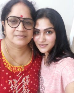 Swasika Instagram - Happy Birthday AMMA😘❤️🥳🥳
Thank u for being with me ❤️ 
Love u ammeeeeee❤️❤️❤️