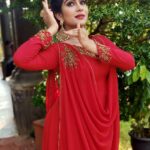 Swasika Instagram - Wear some brightness , embed yourselves with love and dance to the tune of life. Makeup : @mukeshmuralimukesh Stylist : @nithinju Costume : @elzas_couture #swasikavj #swasika #swasikalovers #swasikaproductions #swasikavijay #redcarpet #amritatv #malayaliactress