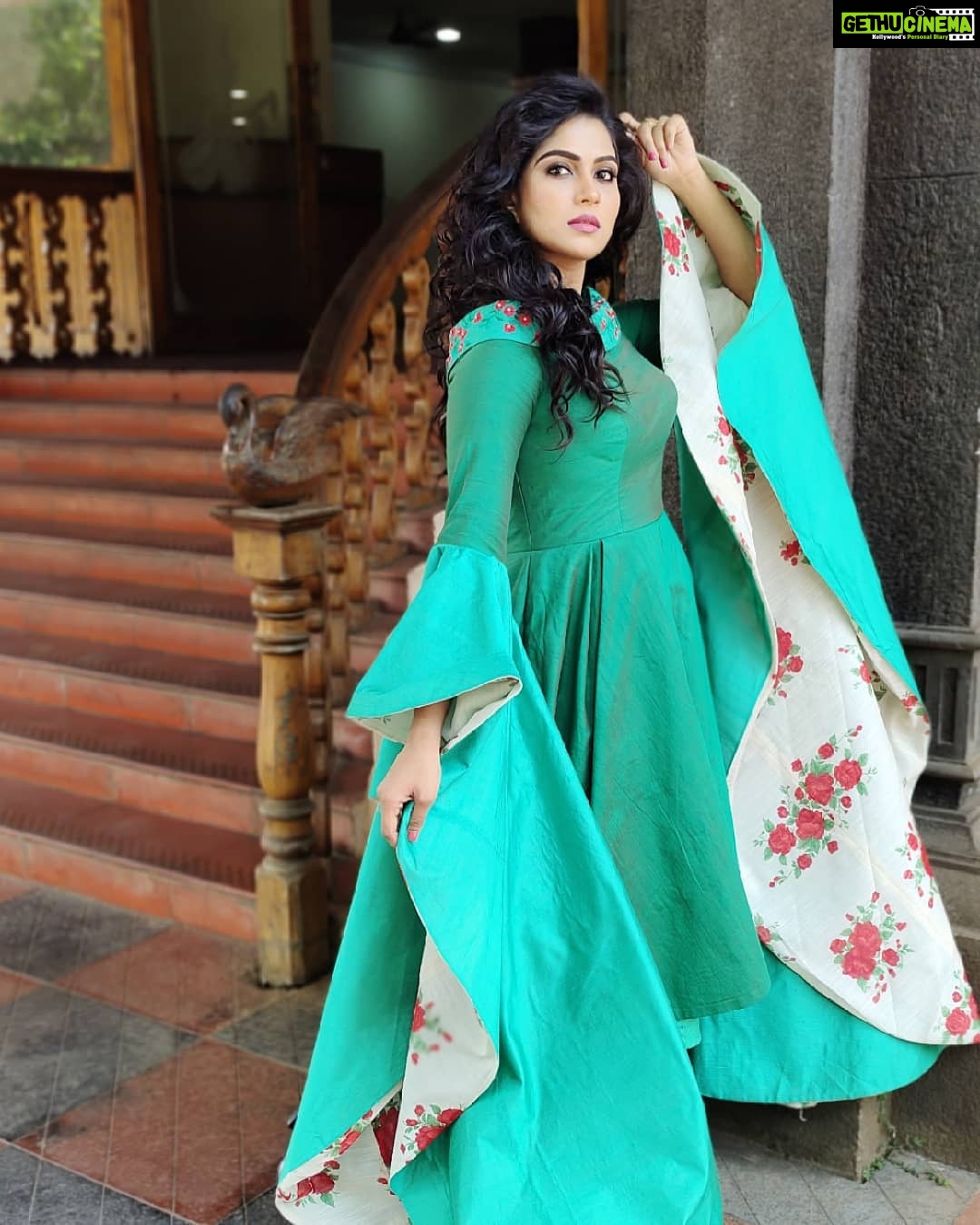 Swasika Instagram - “If you look the right way, you can see that the whole world is a garden.” -Frances Hodgson Burnett Costume : @newwaveboutique , @vineeth_gopinathan Makeup : @mukeshmuralimukesh Stylist : @nithinju @sree_0203 #swasikavj #Swasika #swasika #swasikavlogs #swasikaproductions #redcarpet #amritatv #starmagic #greendress #floraldesign
