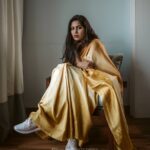 Swasika Instagram - When you feel troubles wrapping up your life, wrap yourself in a saree and fight them in style! Photography: @christy_sherly_ Wearing @conlangclothing thank u @itssujithsudhakaran Location : @fragrantnature , Munnar #swasikavj #swasika #swasikactress #swasikavlogs #swasikaactress #swasikavijay #influencer #sareelove #malayalamactress #malayaliinfluencer