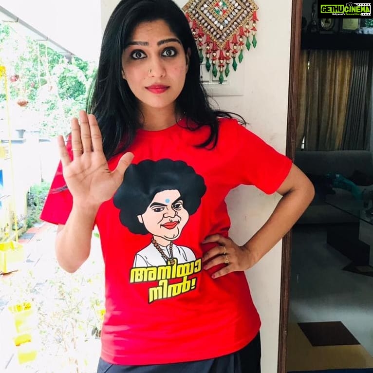 Swasika Instagram - Speak it out through what you wear ! Isn't that the trend ? I am in love with these meme T- shirts from @mydesignationofficial and yes their T - shirts can always make you smile. I am already a Fan ❣ Visit @mydesignationofficial to explore their collections. #swasikavj #swasika #swasikactress #mydesignationofficial #tshirts #tshirtlove #tshirt #memetshirt #malayalammeme #malayali #malayalipoliyalle