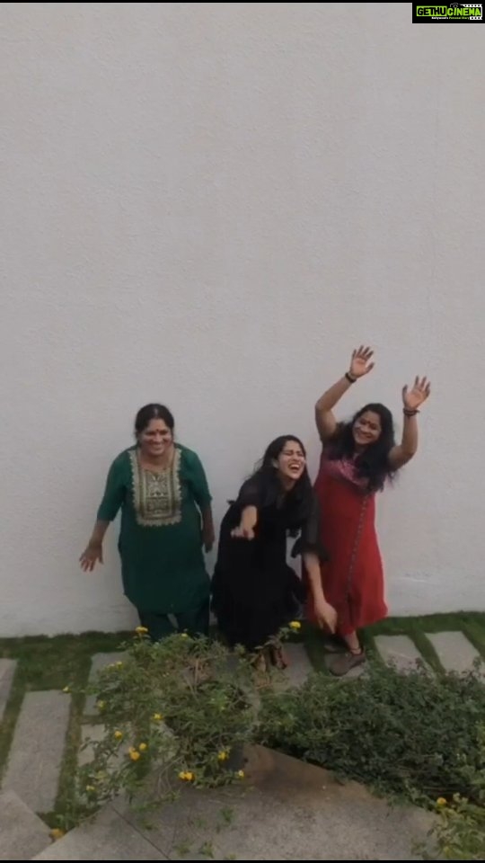 Swasika Instagram - Life is full of bloopers and laughters about it . So why not a blooper about the trending #aurorarunaway 😝 Location : @fragrantnature , munnar #swasikavj #swasika #aurora #fragrantnaturemunnar #swasikavlogs