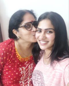 Swasika Instagram - Happy Birthday AMMA😘❤️🥳🥳
Thank u for being with me ❤️ 
Love u ammeeeeee❤️❤️❤️