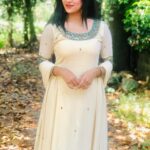 Swasika Instagram - Live in each season as it passes; breathe the air, drink the drink, taste the fruit, and resign yourself to the influence of the earth. —Henry David Thoreau Wearing : @kalista_shaheera_noushad #swasikavj #swasika #swasikavijayactress #swasikactress #malayalamactress
