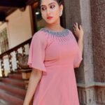 Swasika Instagram - Happiness is in the moment 💗 Costume: @elzas_couture Styling : @nithinju @sree_0203 #swasika #swasikavj #swasikaactress #swasikaproductions #swasikavlogs #malayalamactress #redcarpet #amritatv