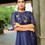 Swasika Instagram - They say the future is unknown, and largely it is, but you can do things today that will influence your tomorrows, and that makes today a very powerful thing indeed. Costume : @zoul_designz Makeup : @mukeshmuralimukesh Styling : @nithinju @sree_0203 Stay safe , Stay Healthy. We shall overcome together. #weshallovercome #staysafe #swasikavj #swasikavijayactress #swasika