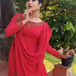 Swasika Instagram - Wear some brightness , embed yourselves with love and dance to the tune of life. Makeup : @mukeshmuralimukesh Stylist : @nithinju Costume : @elzas_couture #swasikavj #swasika #swasikalovers #swasikaproductions #swasikavijay #redcarpet #amritatv #malayaliactress