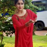 Swasika Instagram - Wear some brightness , embed yourselves with love and dance to the tune of life. Makeup : @mukeshmuralimukesh Stylist : @nithinju Costume : @elzas_couture #swasikavj #swasika #swasikalovers #swasikaproductions #swasikavijay #redcarpet #amritatv #malayaliactress