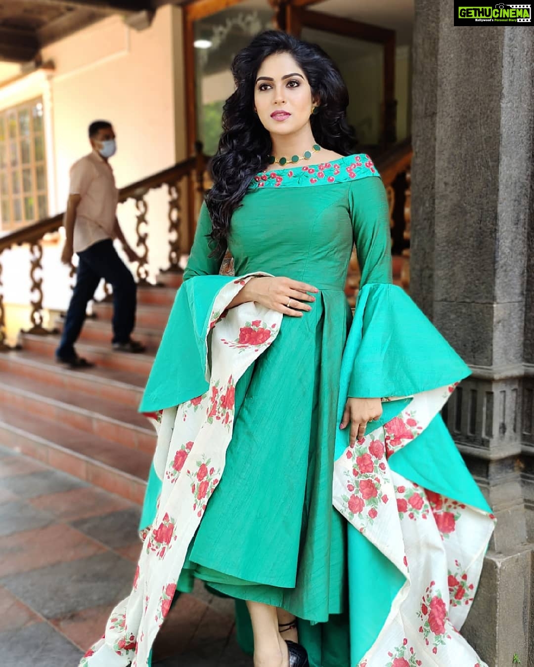 Swasika Instagram - “If you look the right way, you can see that the whole world is a garden.” -Frances Hodgson Burnett Costume : @newwaveboutique , @vineeth_gopinathan Makeup : @mukeshmuralimukesh Stylist : @nithinju @sree_0203 #swasikavj #Swasika #swasika #swasikavlogs #swasikaproductions #redcarpet #amritatv #starmagic #greendress #floraldesign