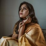 Swasika Instagram - When you feel troubles wrapping up your life, wrap yourself in a saree and fight them in style! Photography: @christy_sherly_ Wearing @conlangclothing thank u @itssujithsudhakaran Location : @fragrantnature , Munnar #swasikavj #swasika #swasikactress #swasikavlogs #swasikaactress #swasikavijay #influencer #sareelove #malayalamactress #malayaliinfluencer