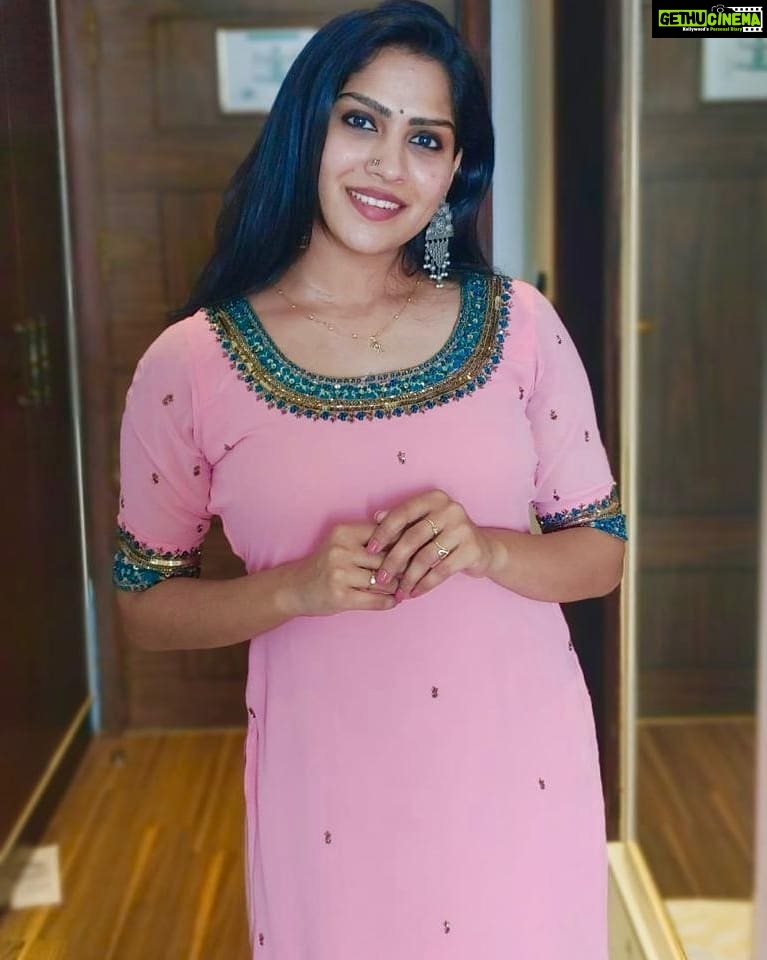 Swasika Instagram - Light, soothing, refreshing and full of sophistication, pastels are the coolest colors in trend. Swipe to see the amazing salwar peices I choosed from @kalista_shaheera_noushad , I loved their way of blending pastel shades on traditional wears by keeping it simple and elegant. PC @d_maverick_ Thank u brother ❤️❤️ #swasikavj #swasika #swasikactress #swasikavlogs #kalista #kalistabyshaheeranoushad #salwarlove #pastellove #pastelshades #salwarlove