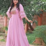Swasika Instagram - Everything is possible with sunshine and a little pink. Mua : @abilashchicku Wearing : @elzas_couture Stylist @nithinju PC @perfect_makers #swasikavj #swasika #swasikavlogs #abilashchicku #elzascouture #swasikactress #redcarpet #amritatv #starmagic #pink #pinkgown
