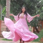 Swasika Instagram - Everything is possible with sunshine and a little pink. Mua : @abilashchicku Wearing : @elzas_couture #swasikavj #swasika #swasikavlogs #abilashchicku #elzascouture #swasikactress #redcarpet #amritatv #starmagic #pink #pinkgown