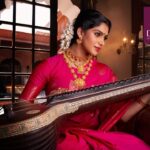 Swasika Instagram - Ad shoot for @dubai_gold_and_diamonds . #swasikavj #dubaigoldanddiamonds #adshoot #photoshoot #bridal #starmagic #jewelleryad Photography @arshalphotography MUA @makeupbyrameshkannan