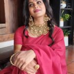 Swasika Instagram - ഈറൻ കാറ്റു വീശുന്ന ആ നേരത്തു യമുനയുടെ തീരത്തവൾ കാത്തിരുന്നത് , തന്റെ എല്ലാമെല്ലാമായ കണ്ണനെ ഒരു നോക്ക് കാണാനാണ് ... തന്റെ സ്നേഹം അവനൊപ്പം പങ്കിടാൻ ,അവനോടൊപ്പം ഒരുമിച്ചു നൃത്തം ചെയ്യാൻ .... പക്ഷേ ... അവളുടെ കാത്തിരിപ്പ് വൃഥാവിലാക്കി ഇരവുകളും പകലുകളും ഓരോന്നായി കടന്നു പോയി .... അവൻ മാത്രം വന്നതേയില്ല ...!!! Thank you @vikas.vks.makeupartist for this beautiful makeover . MUA @vikas.vks.makeupartist Hairstyle @sudhiar.hairandmakeup Wearing @elzas_couture Spcl thanks @nikhilraj002 #swasikavj #swasika #malayalammovie #malayalam #lovesong #yamunaaatrile #yamunaaatrilesong #tamilsong #tamil #vikasvksmakeupartist #thalapathy #rajnikanth #mammootty #shobana #beautifulsong #adshoot #makeover