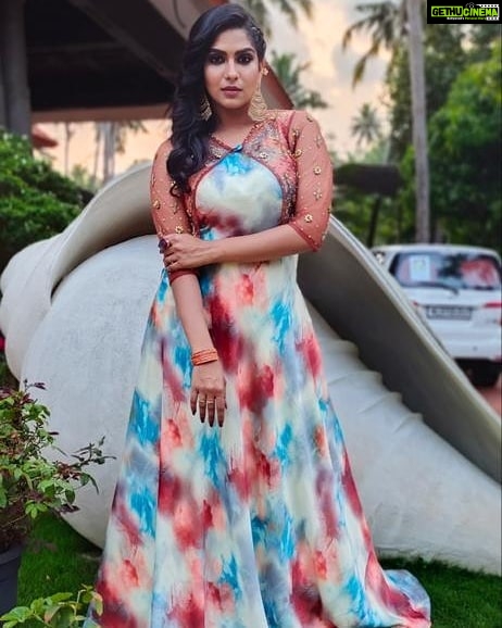 Swasika Instagram - It's all in the shades , tints and combos ! Wearing : @chic_designer_boutique Makeup : @mukeshmuralimukesh Stylist : @nithinju #swasikavj #swasika #swasikavlogs #swasikavijay #starmagic #redcarpet #amritatv #malayalamactress #malayalammovies #modelshoot
