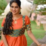 Swasika Instagram - Good morning frndsss 😊 Wearing @chic_designer_boutique MUA @mukeshmuralimukesh Stylist @nithinju @sree_0203 Jewelleries @_upazaya_ PC @dulkifil_photography