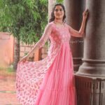 Swasika Instagram - Every girl has a bit of pink in her personality .Wear it loud and proud . Makeover: @abilashchicku Costume : @vedhikafashion Stylist : @nithinju Pics : @perfect_makers #swasika #swasikavj #amritatv #redcarpet #starmagic #malayalamactress
