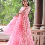 Swasika Instagram - Every girl has a bit of pink in her personality .Wear it loud and proud . Makeover: @abilashchicku Costume : @vedhikafashion Stylist : @nithinju Pics : @perfect_makers #swasika #swasikavj #amritatv #redcarpet #starmagic #malayalamactress