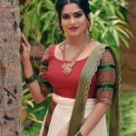 Swasika Instagram - 😊😊😊 Wearing @khajuraho_boutique_ Jewelleries @style_statement_by_shakthi Stylist @nithinju MUA @mukeshmuralimukesh Photography @dulkifil_photography Spcl thanks @sree_0203