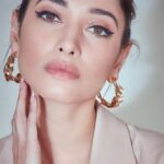Tamannaah Instagram - #repost @vogueindia Get date-night ready with actress Tamannaah Bhatia (@tamannaahspeaks) in under 20 minutes! Strapped for time but don’t want to compromise on your style? Follow along with Tamannaah Bhatia as she shows you the perfect date night look that’ll only take a jiffy. #VBF2022