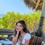 Tara Sutaria Instagram - Happy as a clam 🐚 @jwmmaldives @ncstravels JW Marriott Maldives Resort & Spa