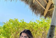 Tara Sutaria Instagram - Happy as a clam 🐚 @jwmmaldives @ncstravels JW Marriott Maldives Resort & Spa
