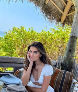 Tara Sutaria Instagram - Happy as a clam 🐚 @jwmmaldives @ncstravels JW Marriott Maldives Resort & Spa