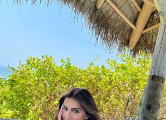 Tara Sutaria Instagram - Happy as a clam 🐚 @jwmmaldives @ncstravels JW Marriott Maldives Resort & Spa