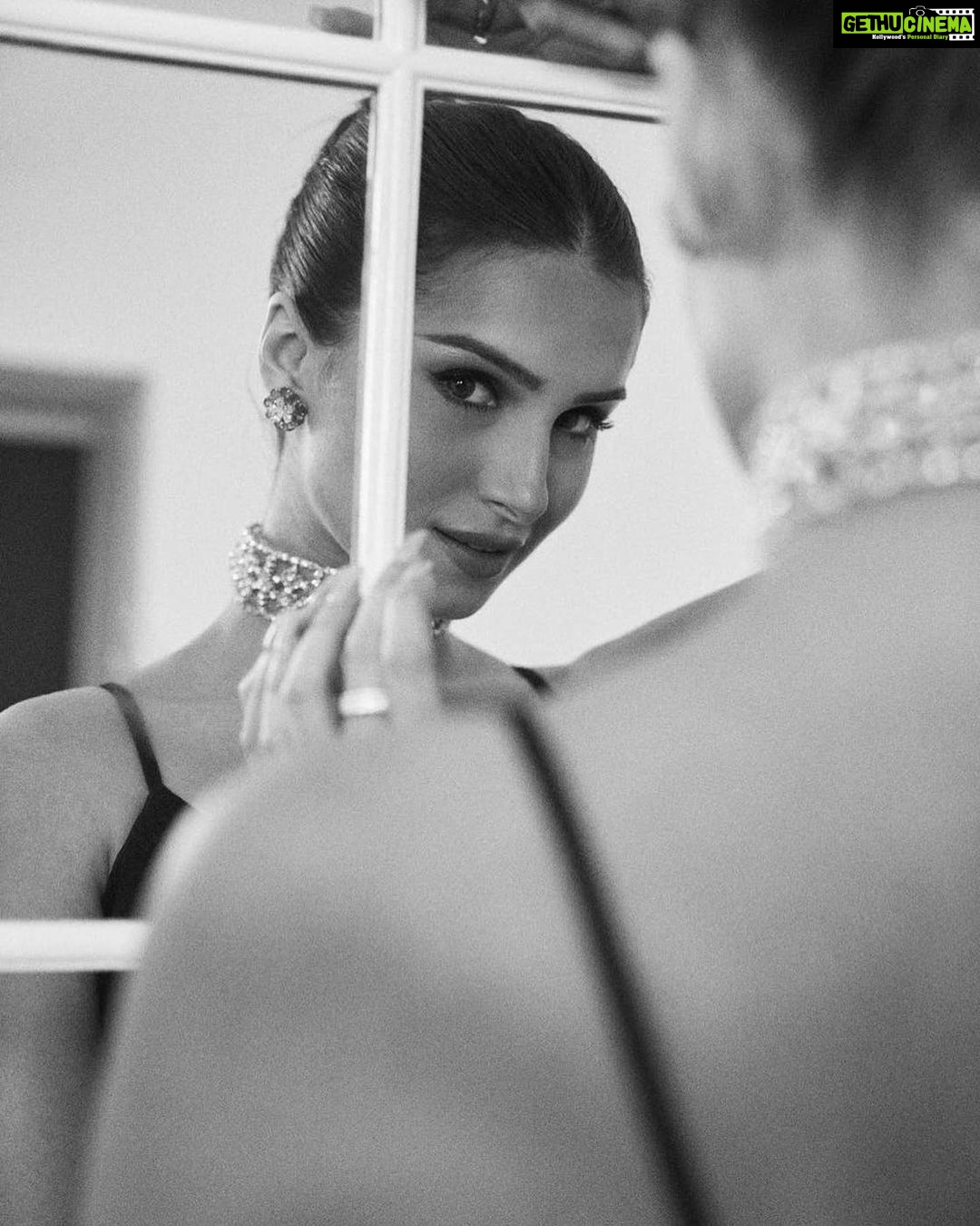 Tara Sutaria Instagram - She may be the beauty or the beast, may be the famine or the feast 🎵 ( why don’t they write lyrics like these anymore! ) 🖤