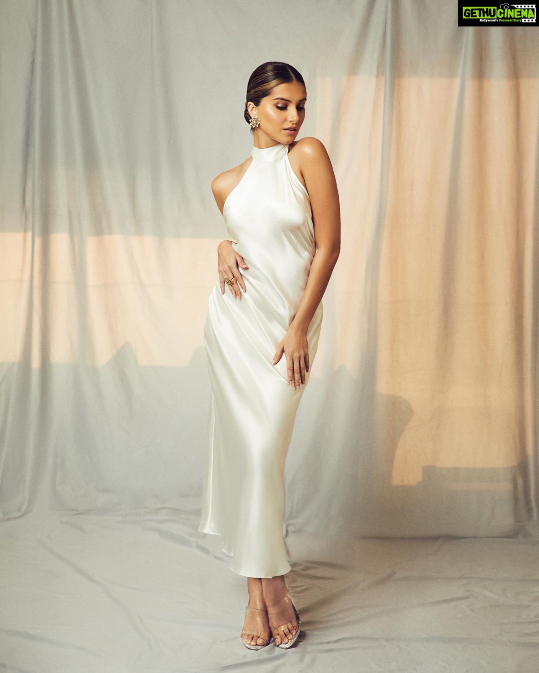 Tara Sutaria Instagram - Nights in white satinš¤