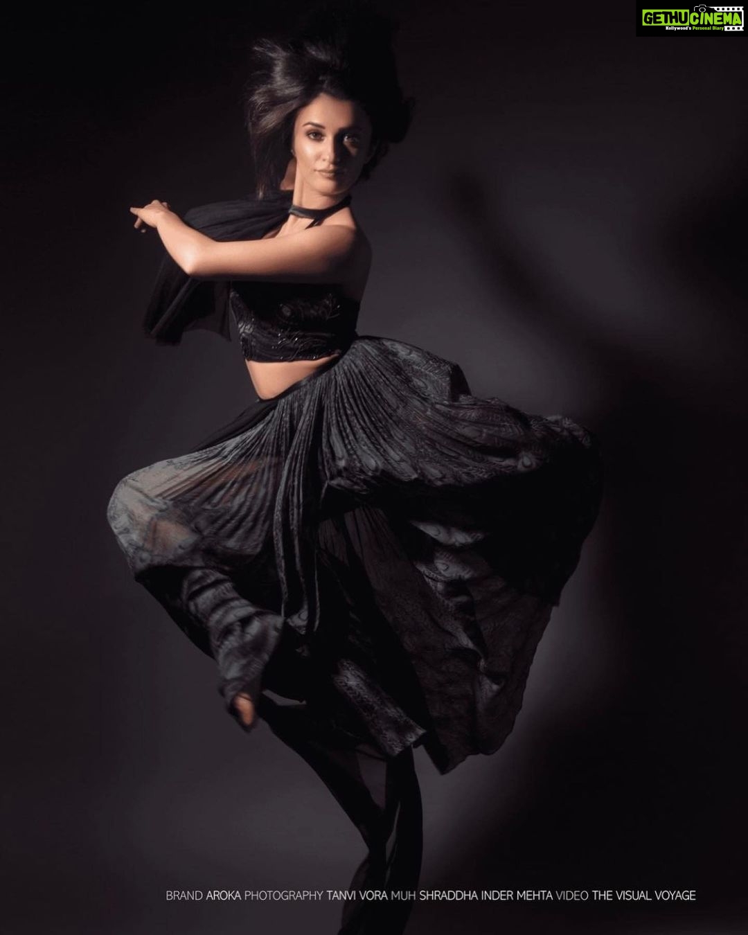 Tara Sutaria Instagram - Here she is. The real and truest star of our family. The hardest worker in any room, a most gifted ballerina and patron of every form of the arts. The woman I am proudest of in the whole world. For her selfless and generous contribution to students of all ages in and outside of her dance school @icmdindia, for her extreme passion for dance education in India and for being just the best at what she does. I am so proud to be your twin, but most of all of the lady you have grown to be, my P. Shine on. I’m with you, loud and proud everyday. 🥺❤️ @piasutaria
