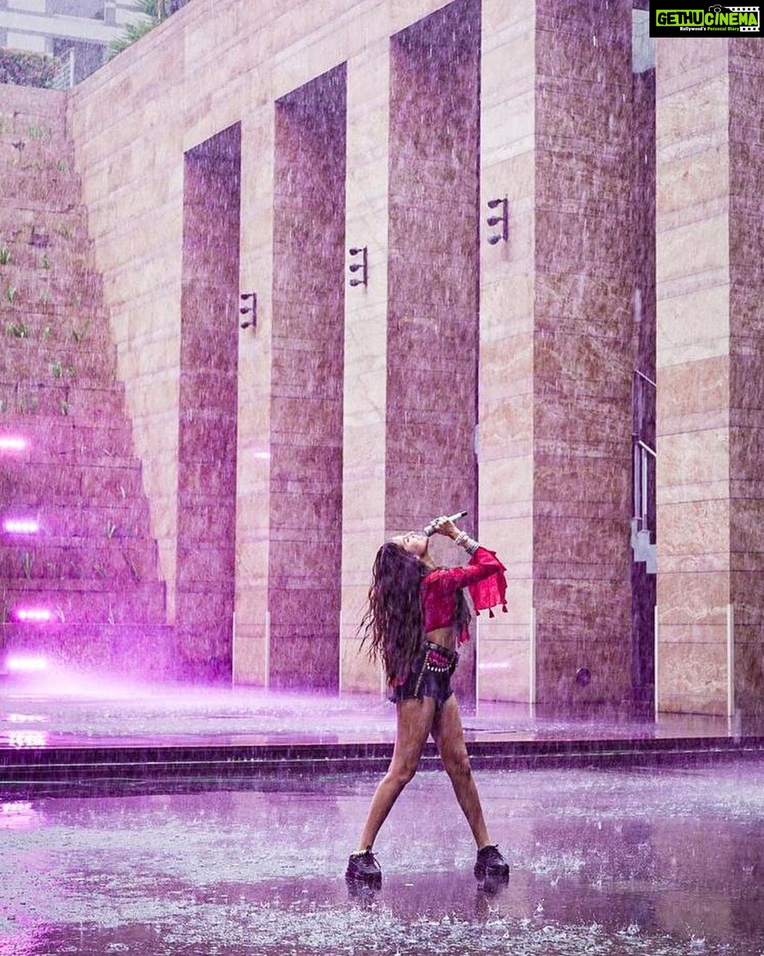 Tara Sutaria Instagram - Thank you all for giving so much love to #Shaamat!!! It was the first song I ever recorded for the film and the first song we filmed too.. Firsts are always special.. :) ππΈπΆ