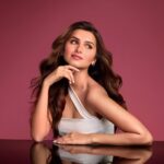 Tara Sutaria Instagram – @bobbibrownindia is celebrating 30 years of beauty. 
Here’s to their effortless artistry and to many more years of owning the skin you’re in. 
Join the celebrations with 20% off all full-size beauty on bobbibrown.in.

Use the code “tara” at checkout for a special surprise from me.

Let’s keep the beauty going strong. Tell us your favorite Bobbi Brown product in the comments below. 
#BobbiBrownXTaraSutaria #BobbiBrownIndia #BobbiBrown #30YearsOfBeauty