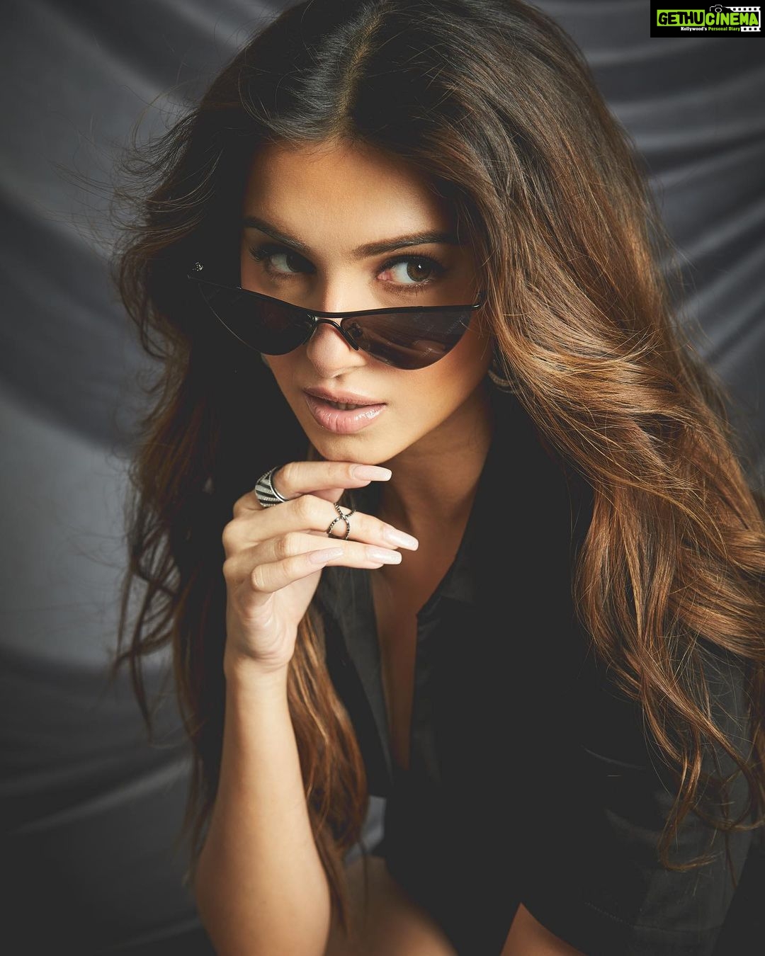 Tara Sutaria Instagram - Waiting for my birthday like… 🖤🤍