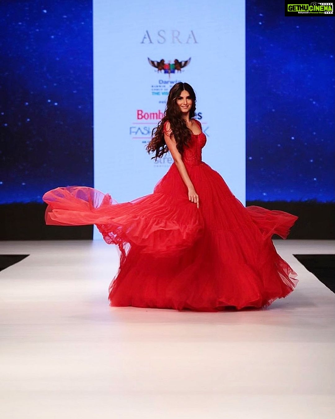 Tara Sutaria Instagram - #btfw2021 #bombaytimesfashionweek @worldofasra @BombayTimes @timesfashionweek ❤️💫
